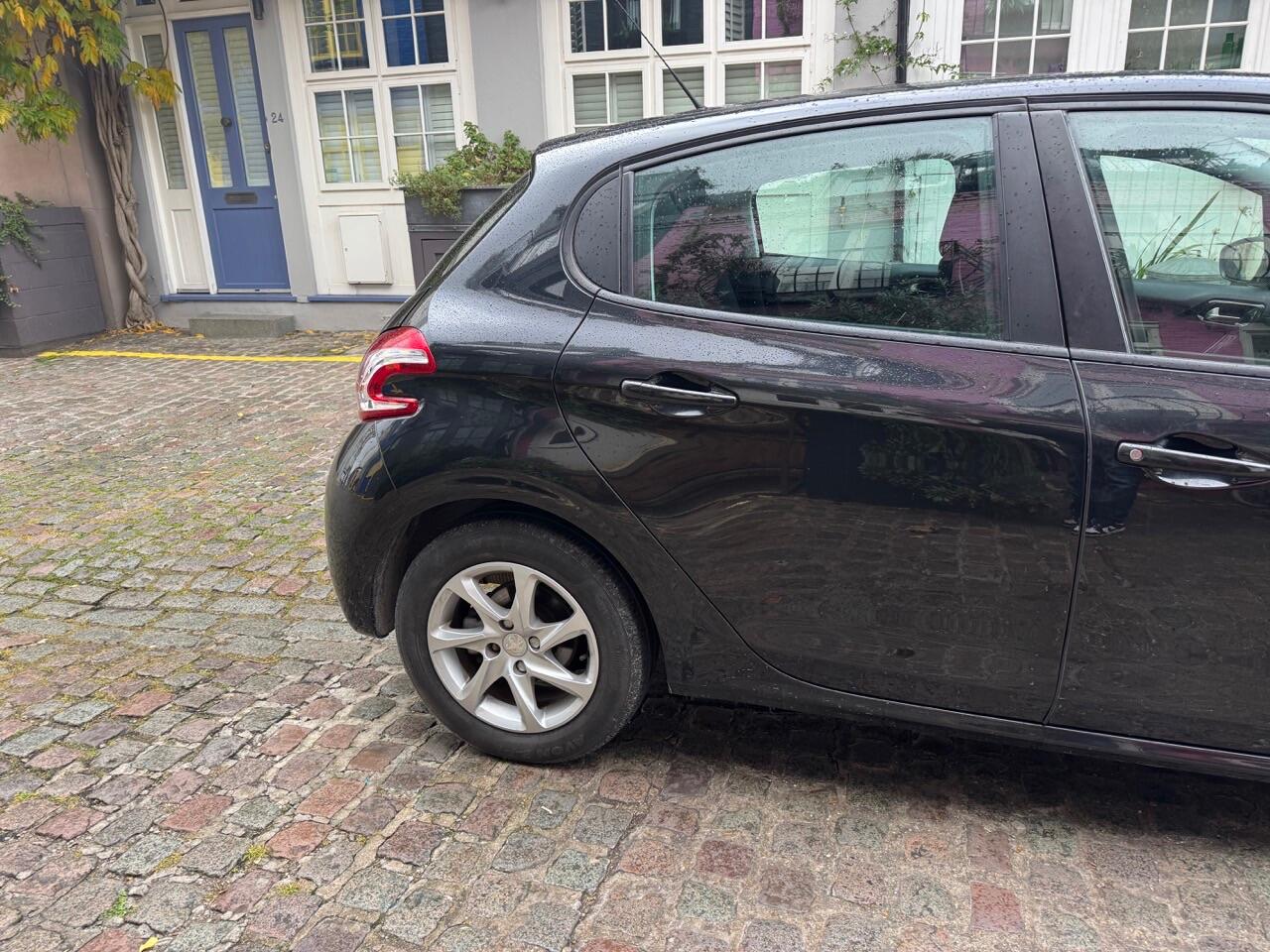 Used Peugeot 208 2012 for sale - 76425435: Photo 8