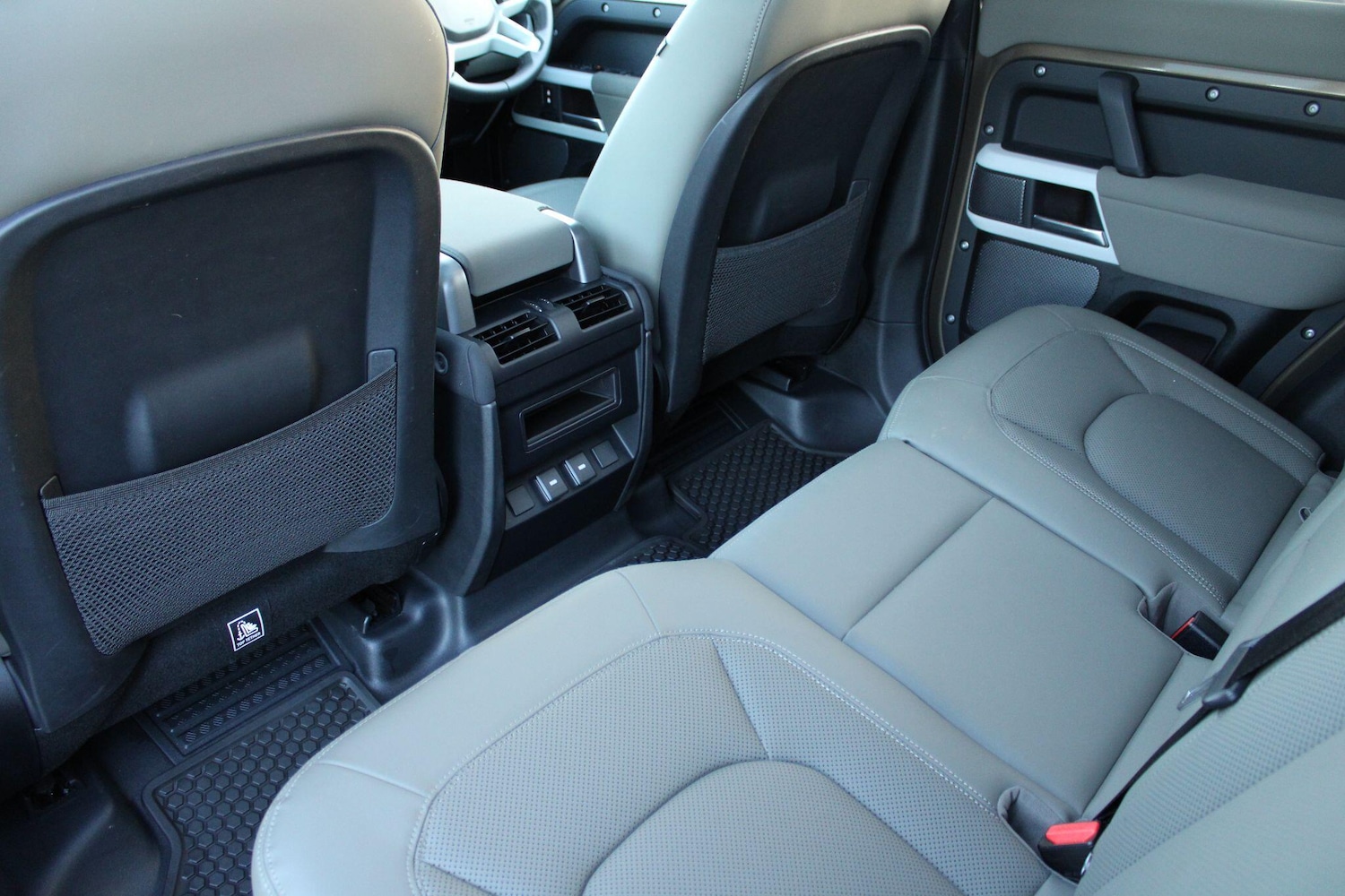 Used Land Rover Defender 2023 for sale - 77016702: Photo 18