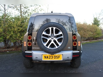 Used Land Rover Defender 2023 for sale - 77016702: Photo