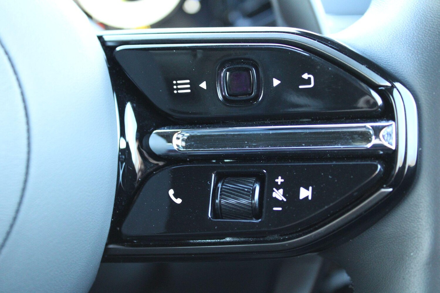 Used Aston Martin Vantage 2025 for sale - 78100995: Photo 14