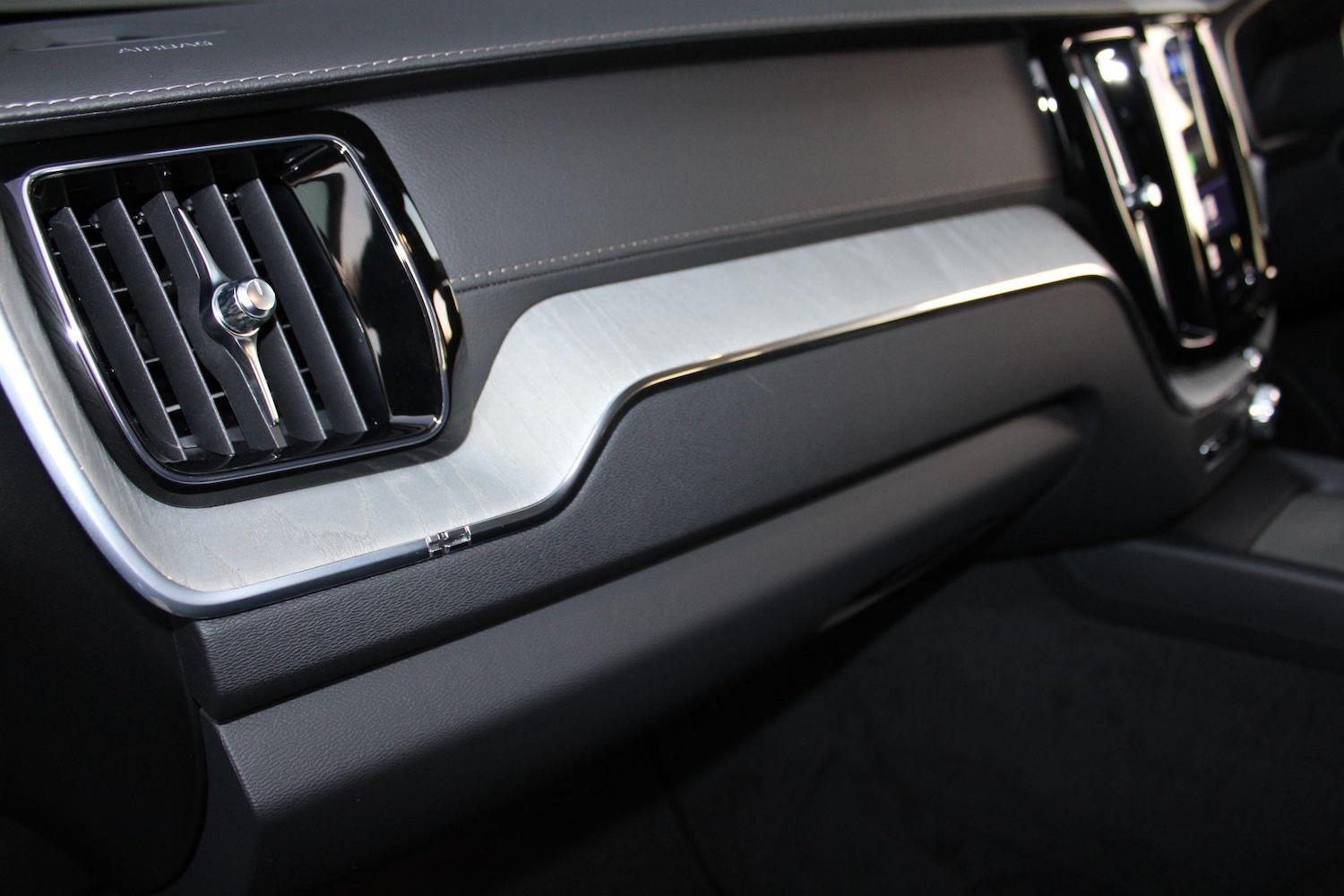 Used Volvo XC60 2024 for sale - 77108754: Photo 35