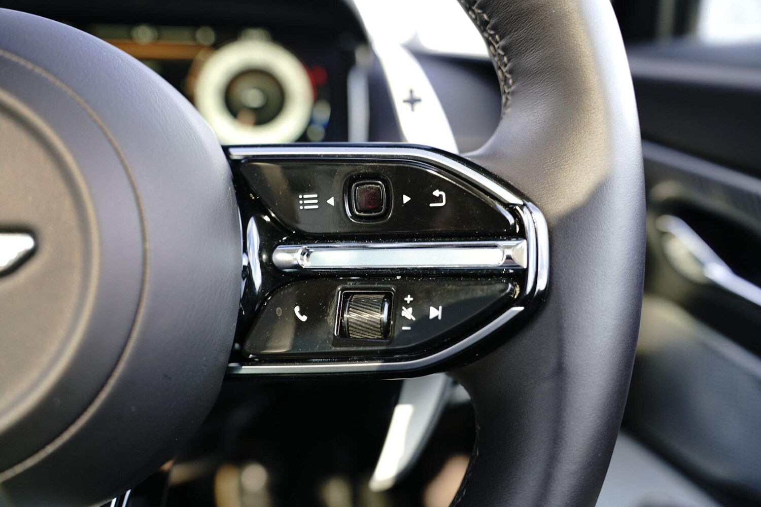 Used Aston Martin V8 for sale - 78127347: Photo 15