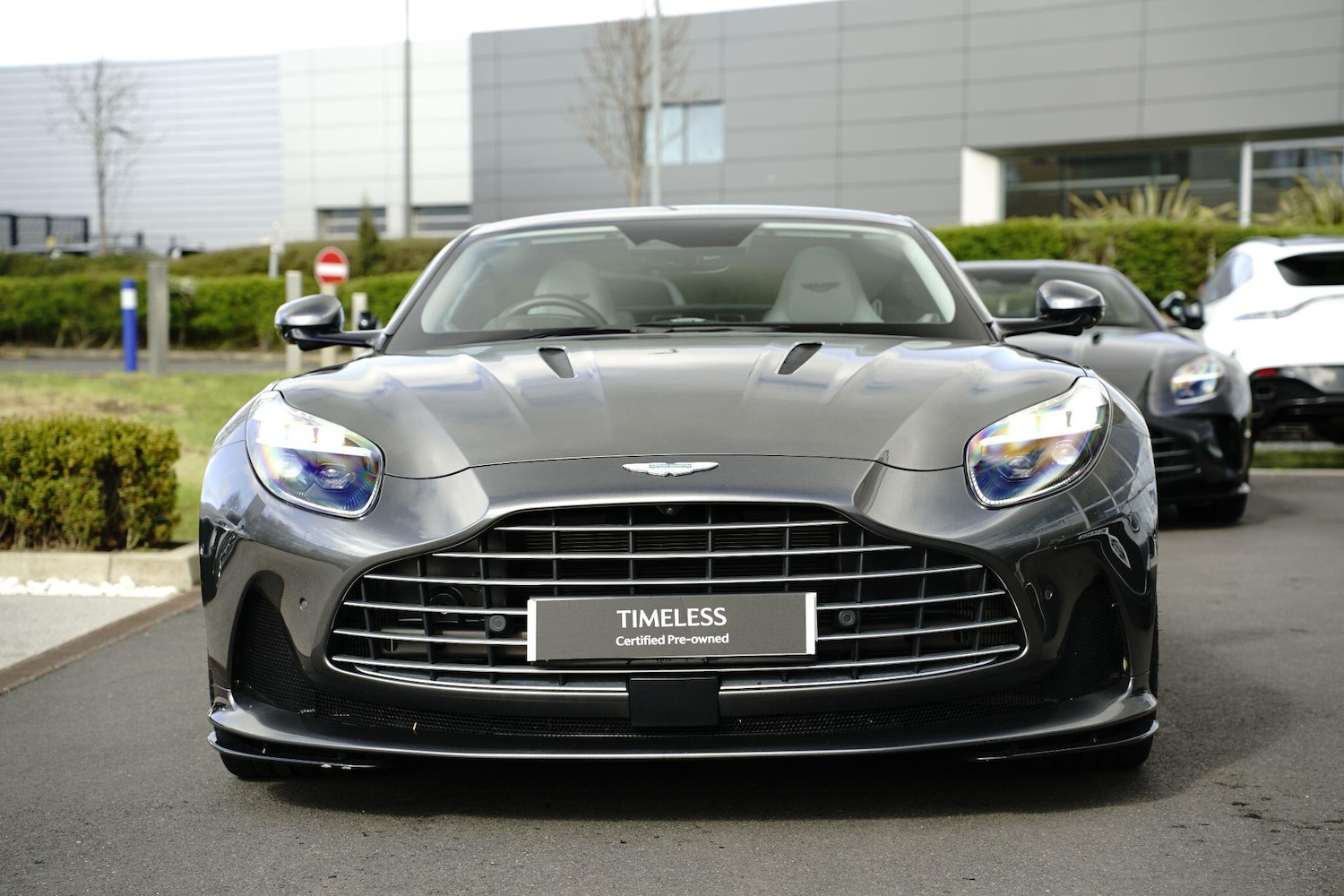 Used Aston Martin V8 for sale - 78127347: Photo 2