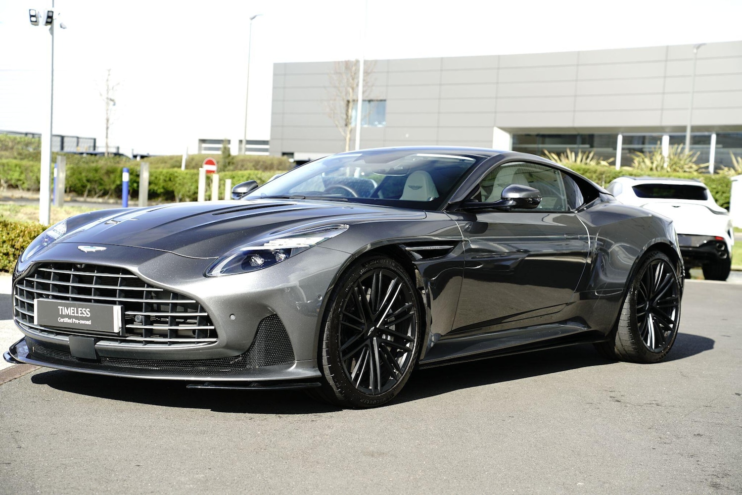 Used Aston Martin V8 for sale - 78127347: Photo 3