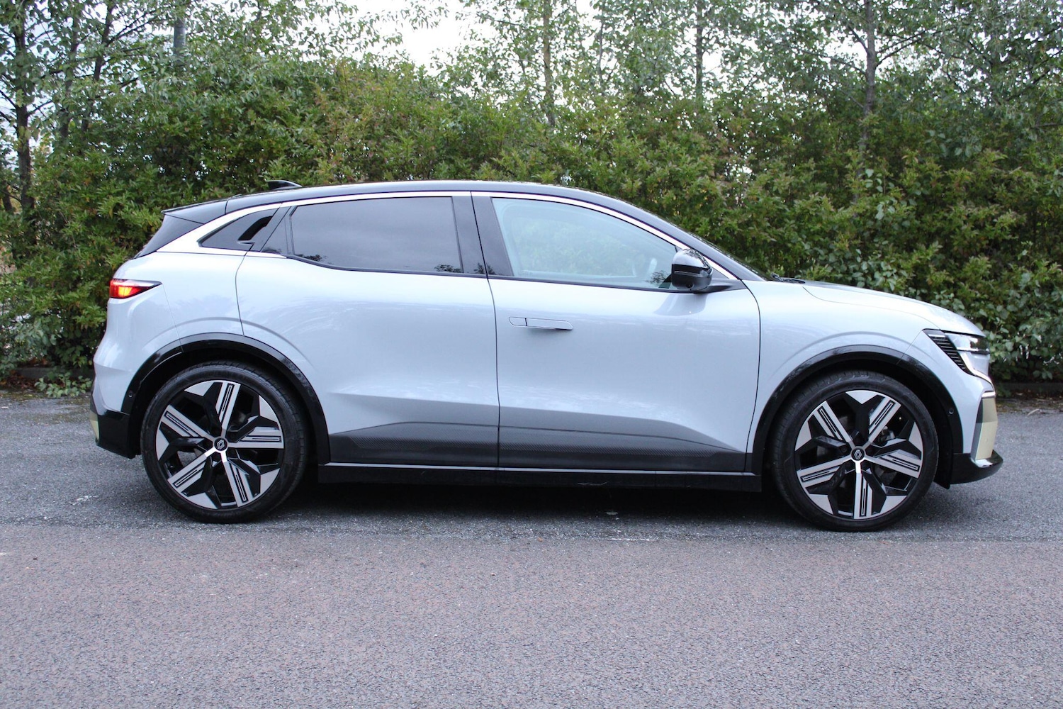 Used Renault Megane E Tech 2023 for sale - 76440962: Photo 2