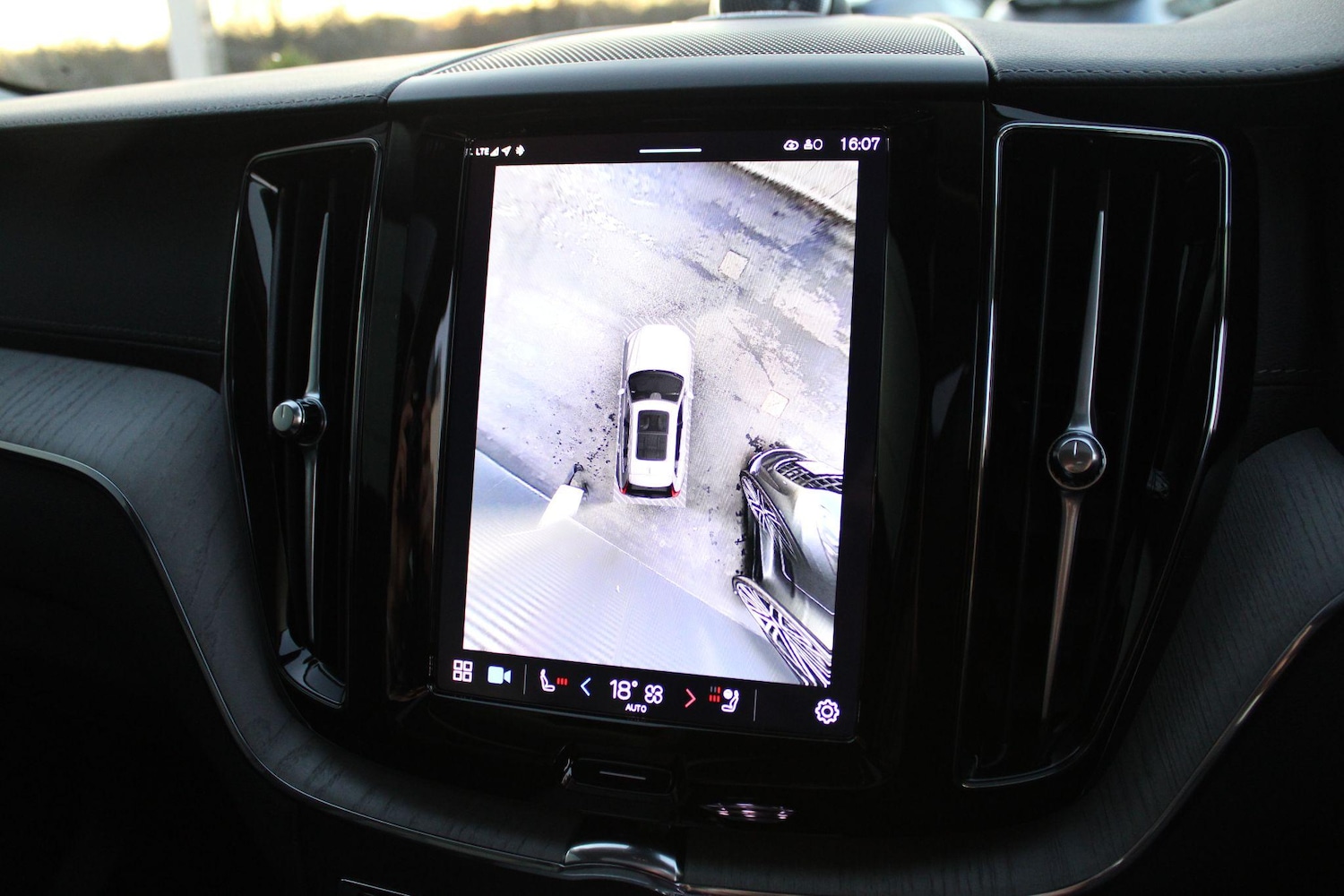 Used Volvo XC60 2024 for sale - 76408486: Photo 25