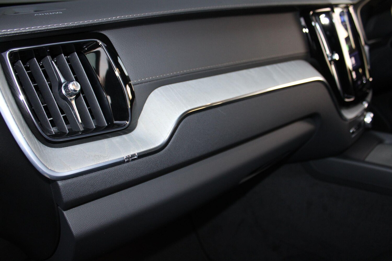 Used Volvo XC60 2024 for sale - 76408486: Photo 35