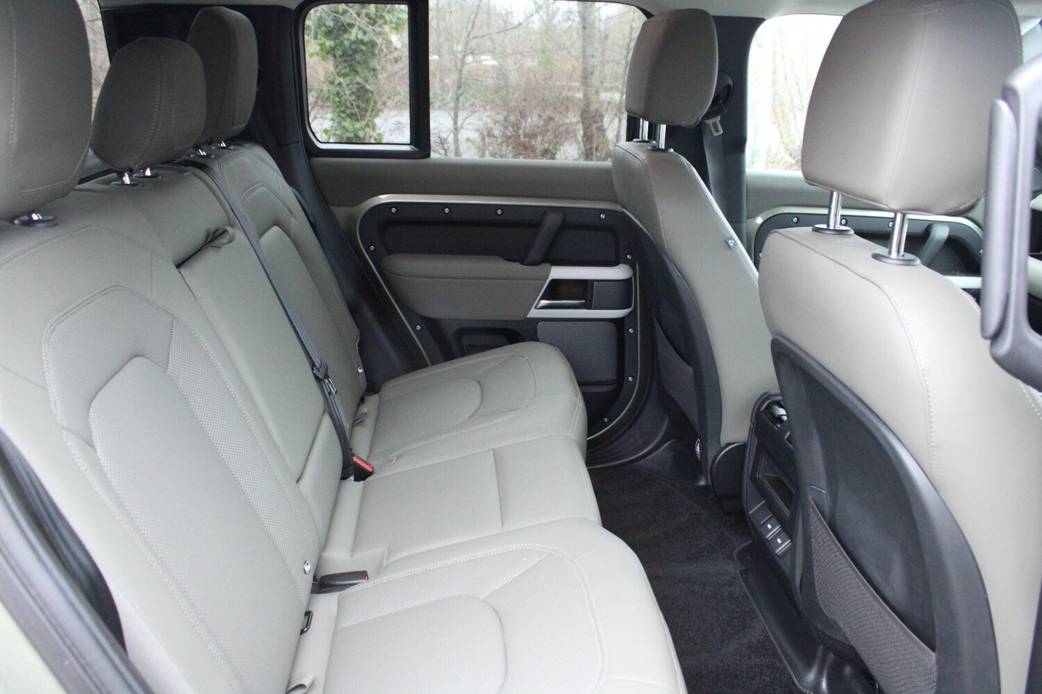 Used Land Rover Defender 2023 for sale - 77479308: Photo 12