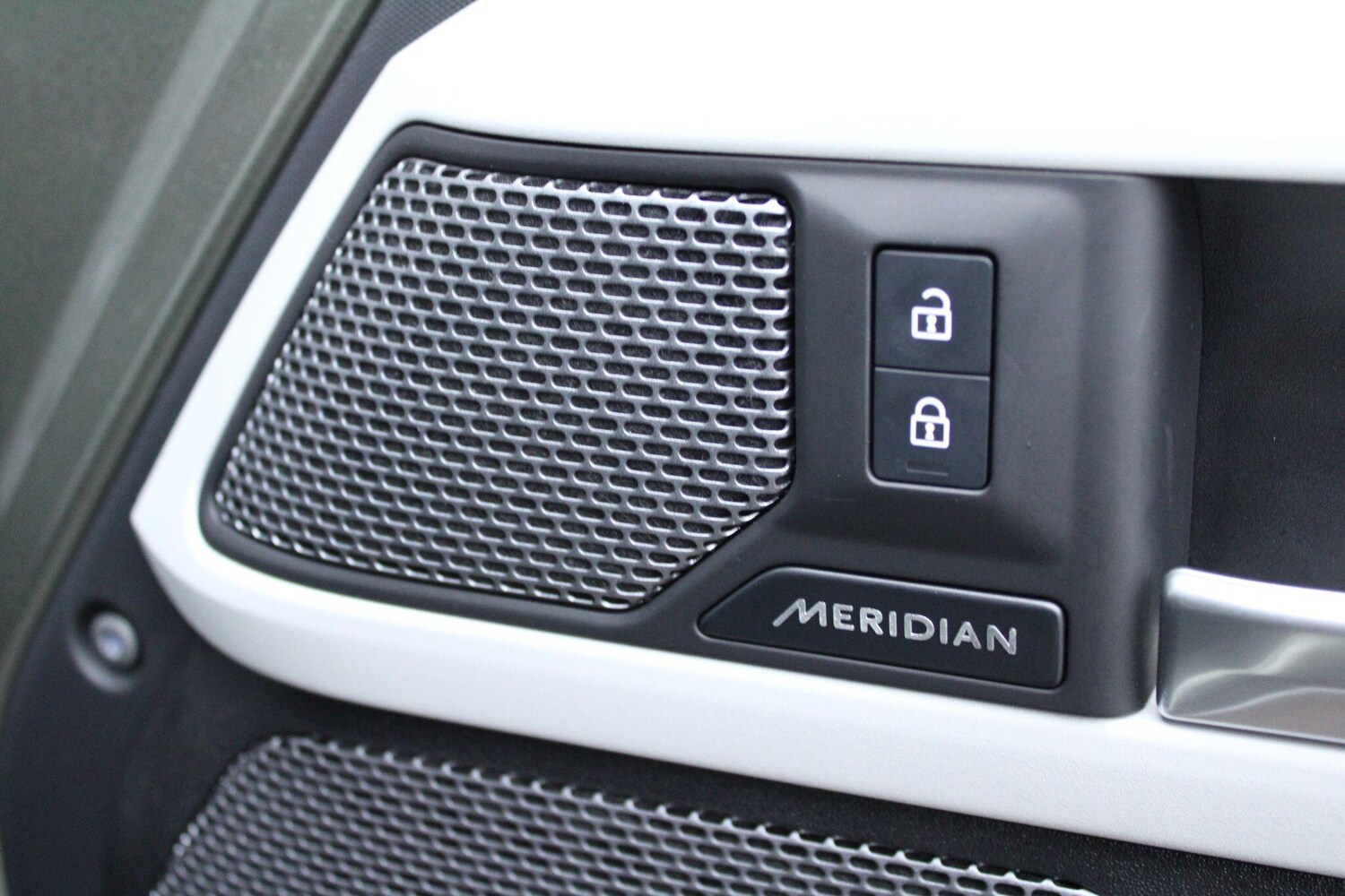 Used Land Rover Defender 2023 for sale - 77479308: Photo 16