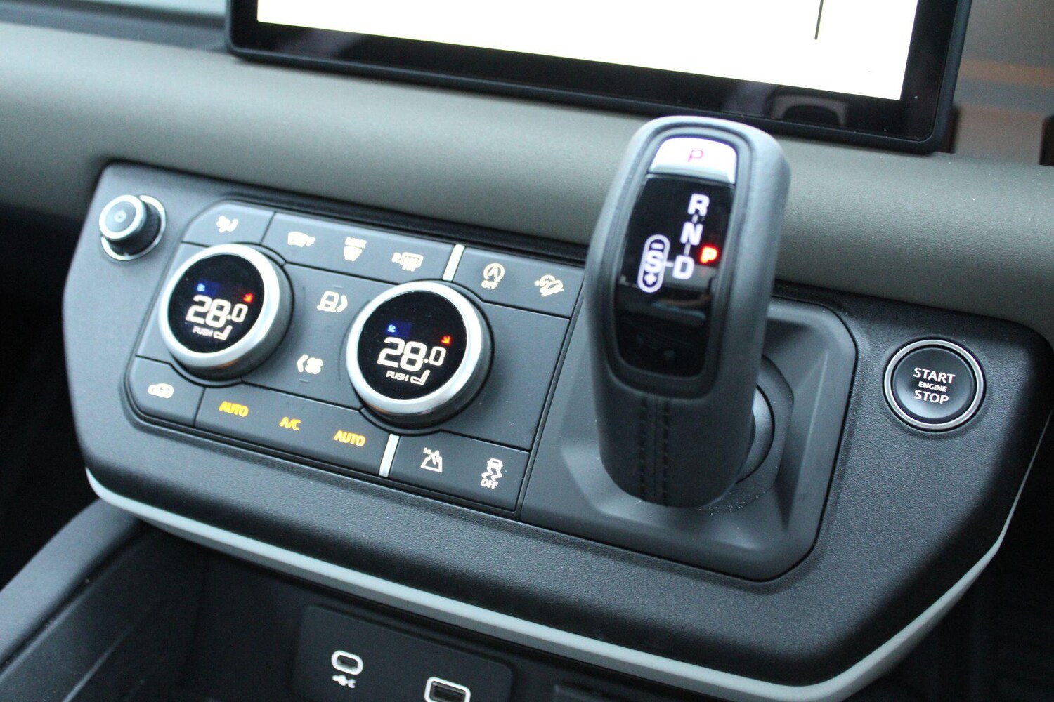 Used Land Rover Defender 2023 for sale - 77479308: Photo 18