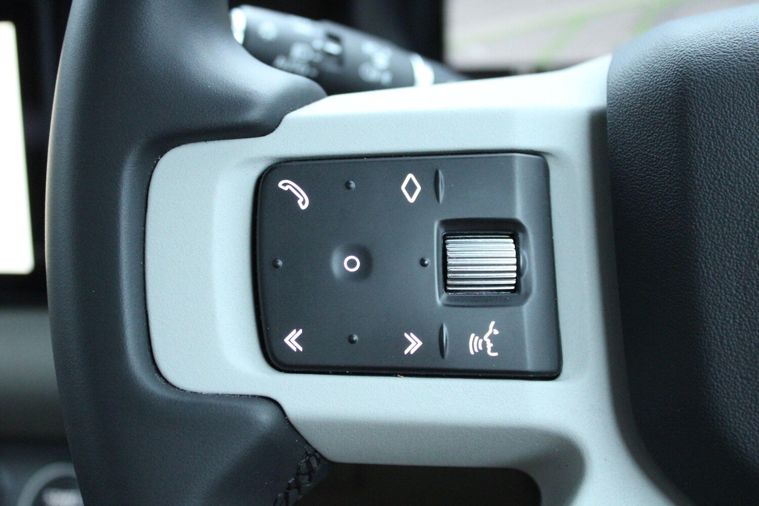 Used Land Rover Defender 2023 for sale - 77479308: Photo 20