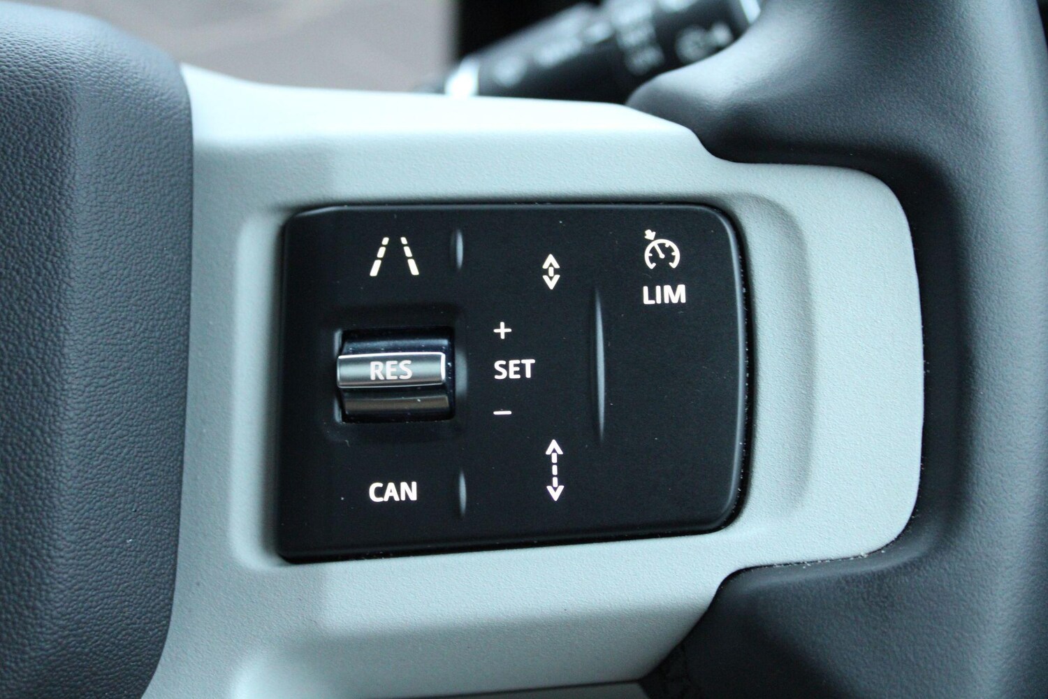 Used Land Rover Defender 2023 for sale - 77479308: Photo 21