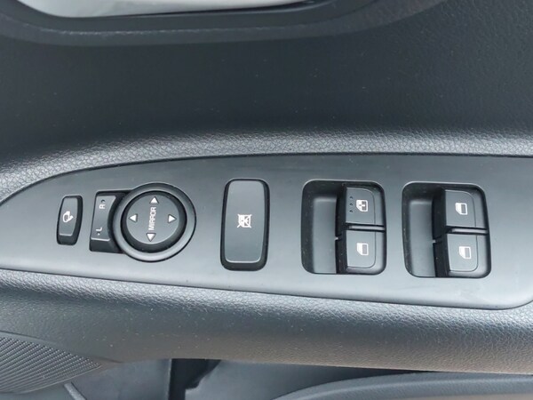 Used Kia Stonic 2023 for sale - 76264819: Photo 14