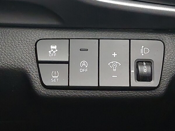 Used Kia Stonic 2023 for sale - 76264819: Photo 15