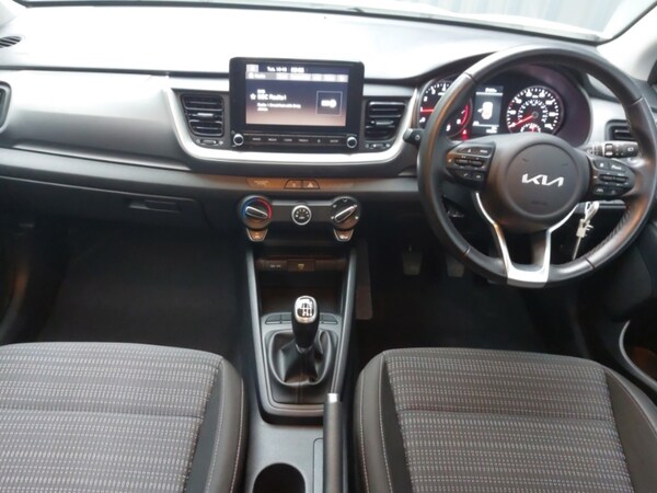 Used Kia Stonic 2023 for sale - 76264819: Photo 2
