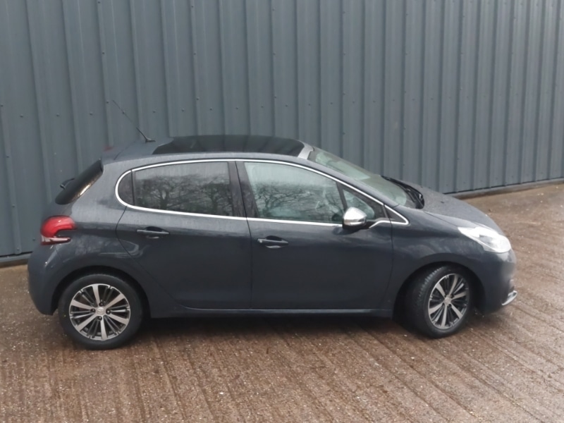 Used Peugeot 208 2017 for sale - 77410302: Photo 14