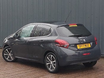 Used Peugeot 208 2017 for sale - 77410302: Photo