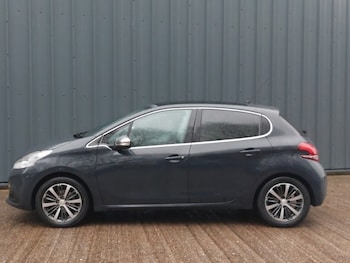 Used Peugeot 208 2017 for sale - 77410302: Photo