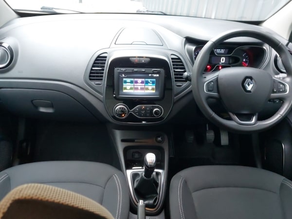 Used Renault Captur 2020 for sale - 76221528: Photo 2