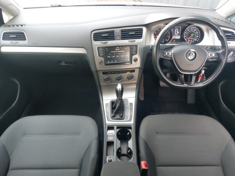 Used Volkswagen Golf 2017 for sale - 77999629: Photo 2