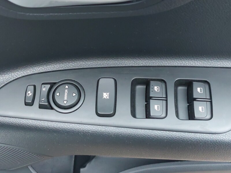 Used Kia Stonic 2023 for sale - 76556073: Photo 14