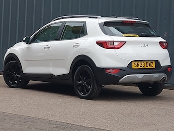 Used Kia Stonic 2023 for sale - 76451089: Photo