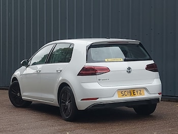 Used Volkswagen Golf 2019 for sale - 76369752: Photo