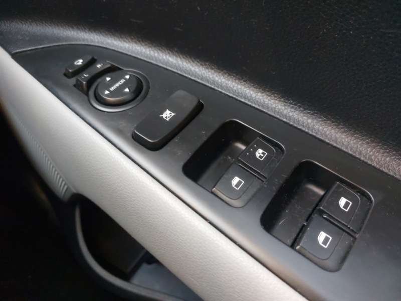 Used Kia Stonic 2023 for sale - 76695681: Photo 19