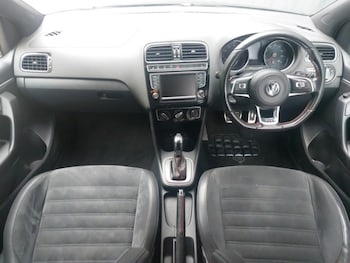 Used Volkswagen Polo 2016 for sale - 76309255: Photo 2