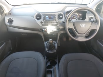 Used Hyundai i10 2019 for sale - 77352748: Photo
