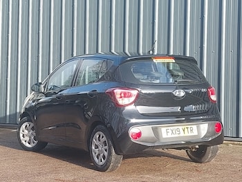 Used Hyundai i10 2019 for sale - 77352748: Photo