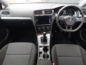 Used Volkswagen Golf 2018 for sale - 77119132: Photo