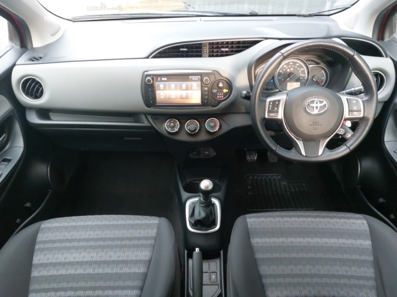 Used Toyota Yaris 2017 for sale - 76970452: Photo 2