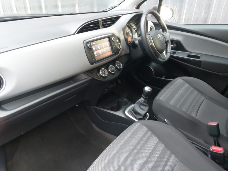 Used Toyota Yaris 2017 for sale - 76970452: Photo 5