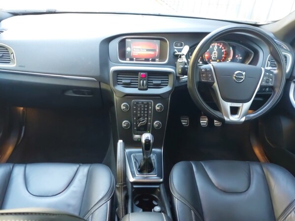 Used Volvo V40 2019 for sale - 76233740: Photo 2