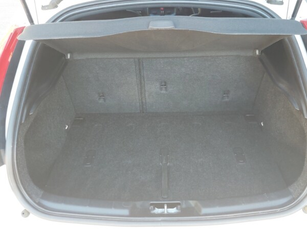 Used Volvo V40 2019 for sale - 76233740: Photo 8