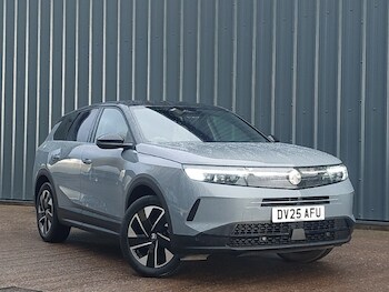 2025 - 1.2 Hybrid [136] Ultimate 5dr e-DCT6 [Pan Roof]