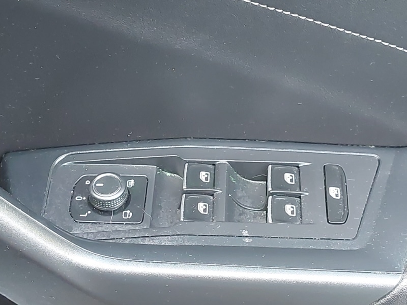 Used Volkswagen T-Roc 2023 for sale - 76208552: Photo 19