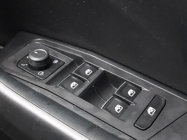 Used Volkswagen T-Roc 2023 for sale - 76166127: Photo 17