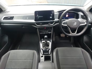 Used Volkswagen T-Roc 2023 for sale - 76166127: Photo 2