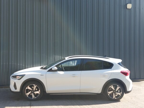 Used Ford Focus 2023 for sale - 76058893: Photo 4