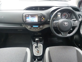 Used Toyota Yaris 2020 for sale - 76221437: Photo 2