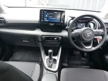 Used Toyota Yaris 2022 for sale - 76208425: Photo 2