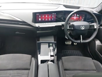 Used Vauxhall Astra 2024 for sale - 76221092: Photo 2