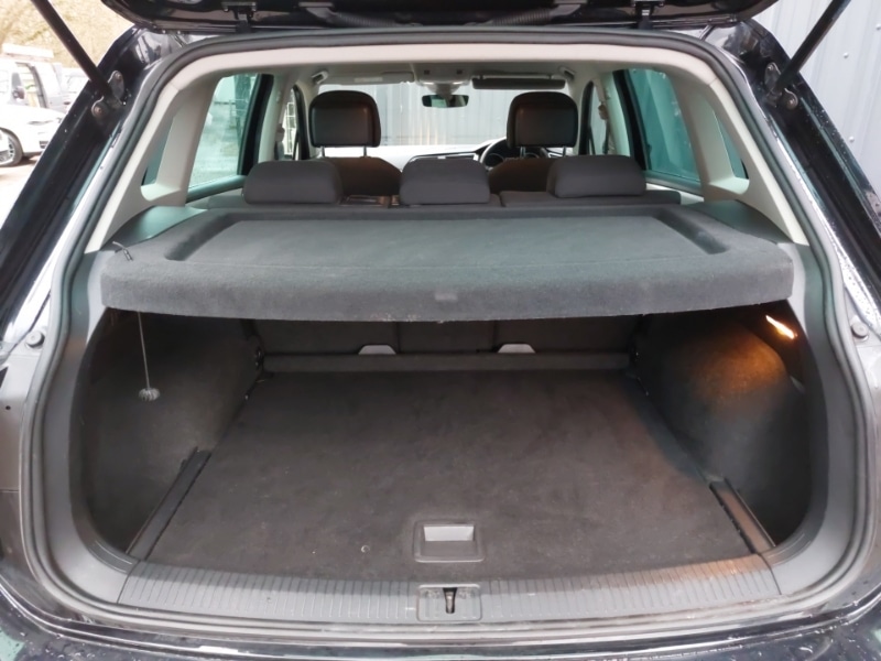 Used Volkswagen Tiguan 2018 for sale - 77202074: Photo 8