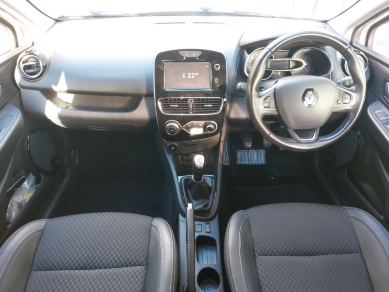 Used Renault Clio 2017 for sale - 76533264: Photo 2