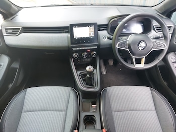 Used Renault Clio 2024 for sale - 76187785: Photo
