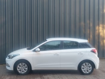 Used Hyundai i20 2017 for sale - 76537019: Photo