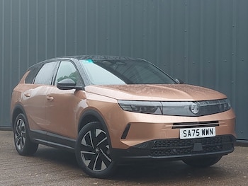 2025 - 1.2 Hybrid 145 Ultimate 5dr e-DCT6 [Fixed Roof]