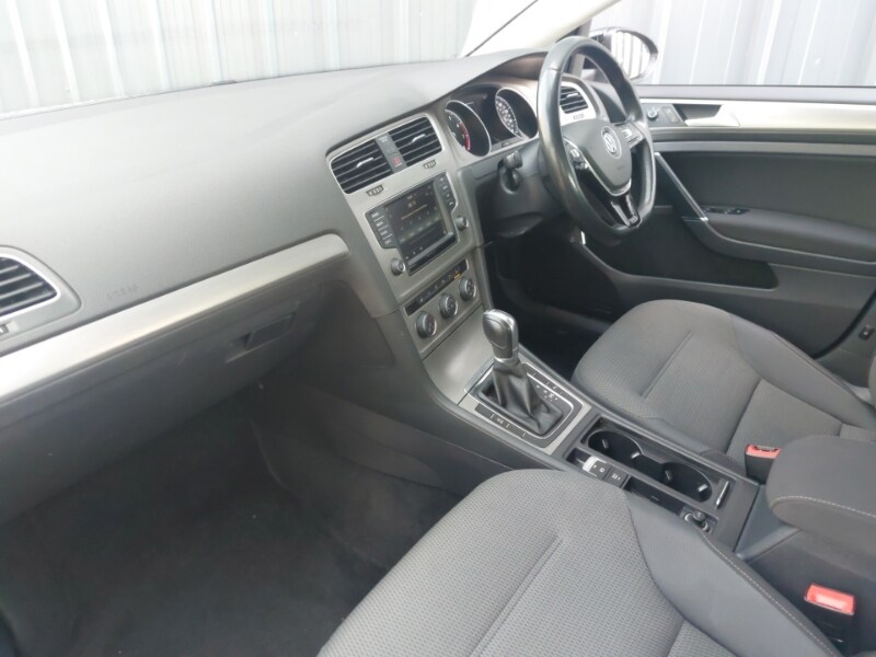 Used Volkswagen Golf 2017 for sale - 77987603: Photo 5